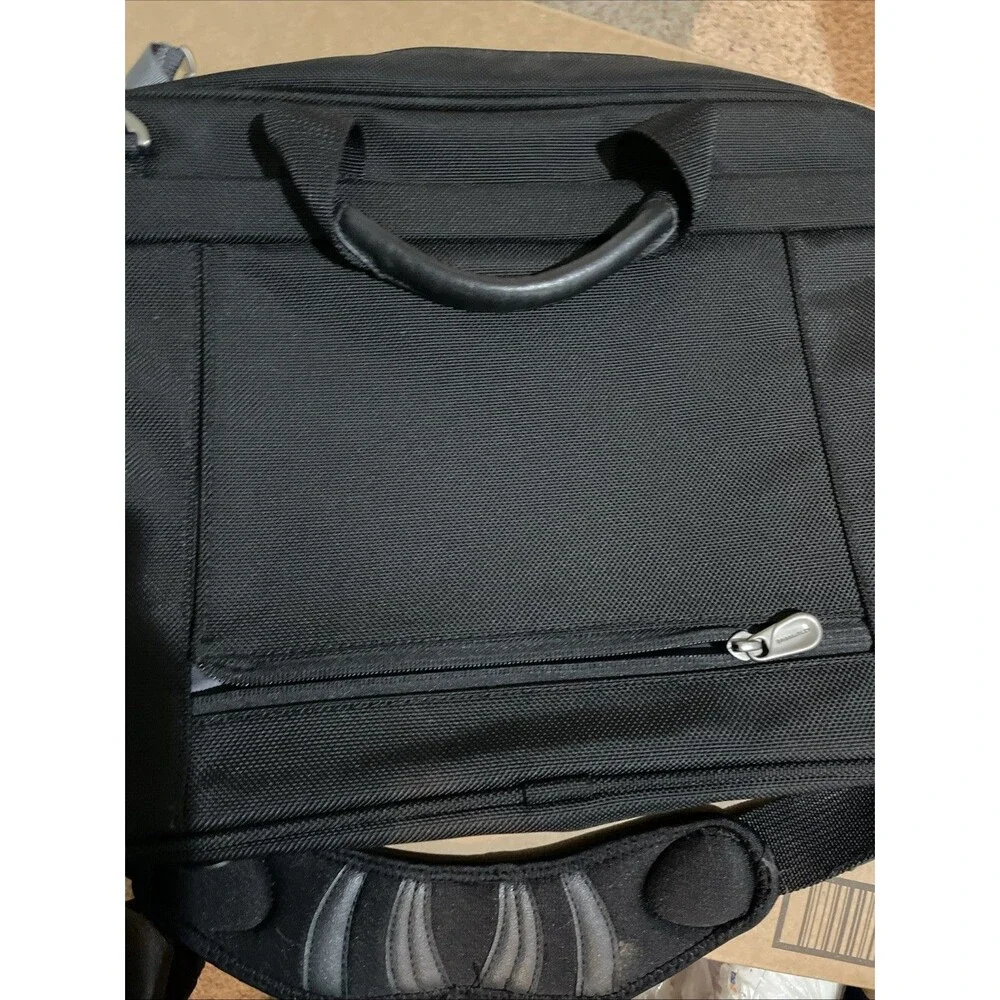 Briggs & Riley laptop / Travel Bag, Serial Number #05-BB101-0571931-2